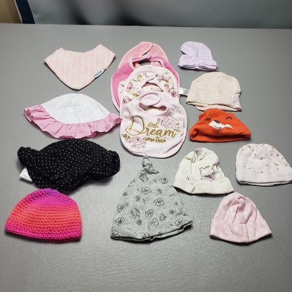 baby girls hat and bib bundle of 16 sizes range from 0-12 months - Picture 8 of 8